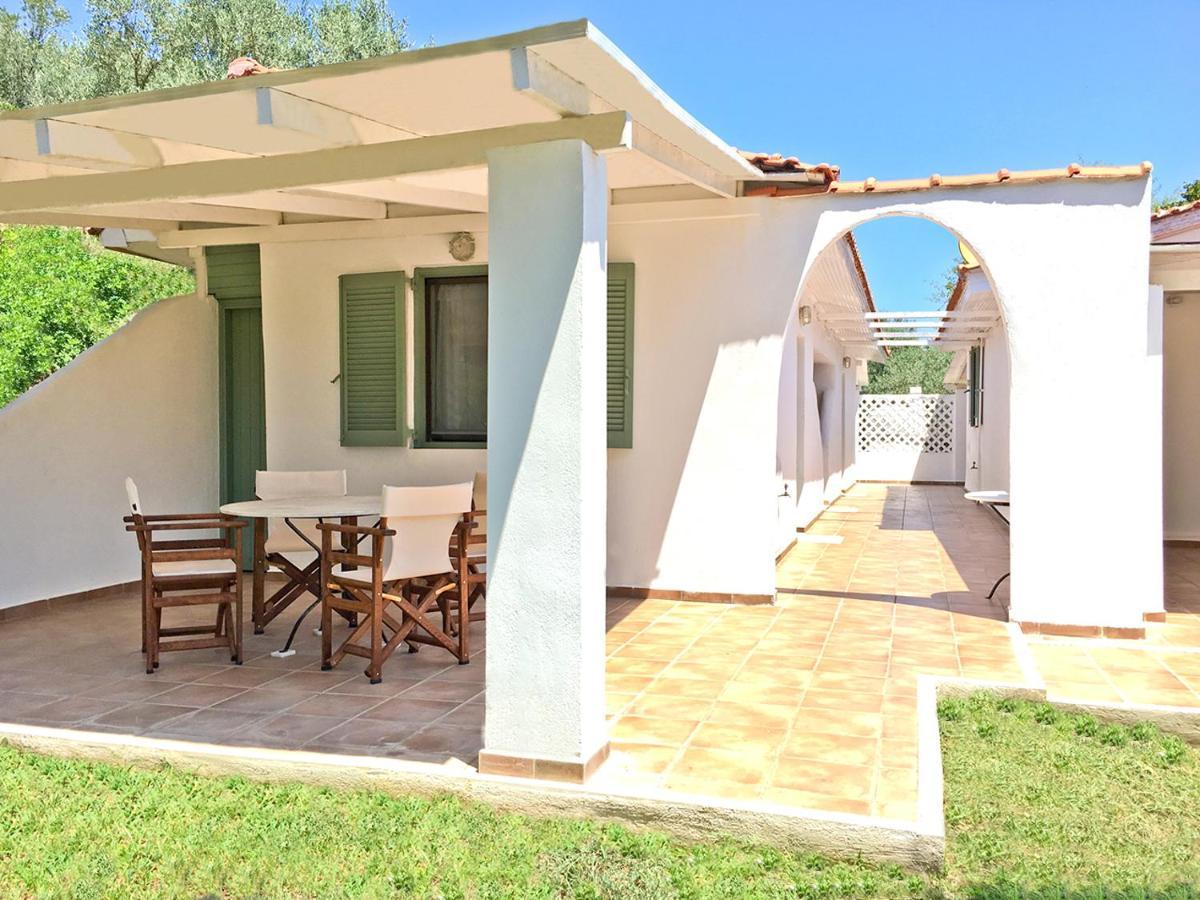 Olive Bay Beach House Амоляни Екстериор снимка